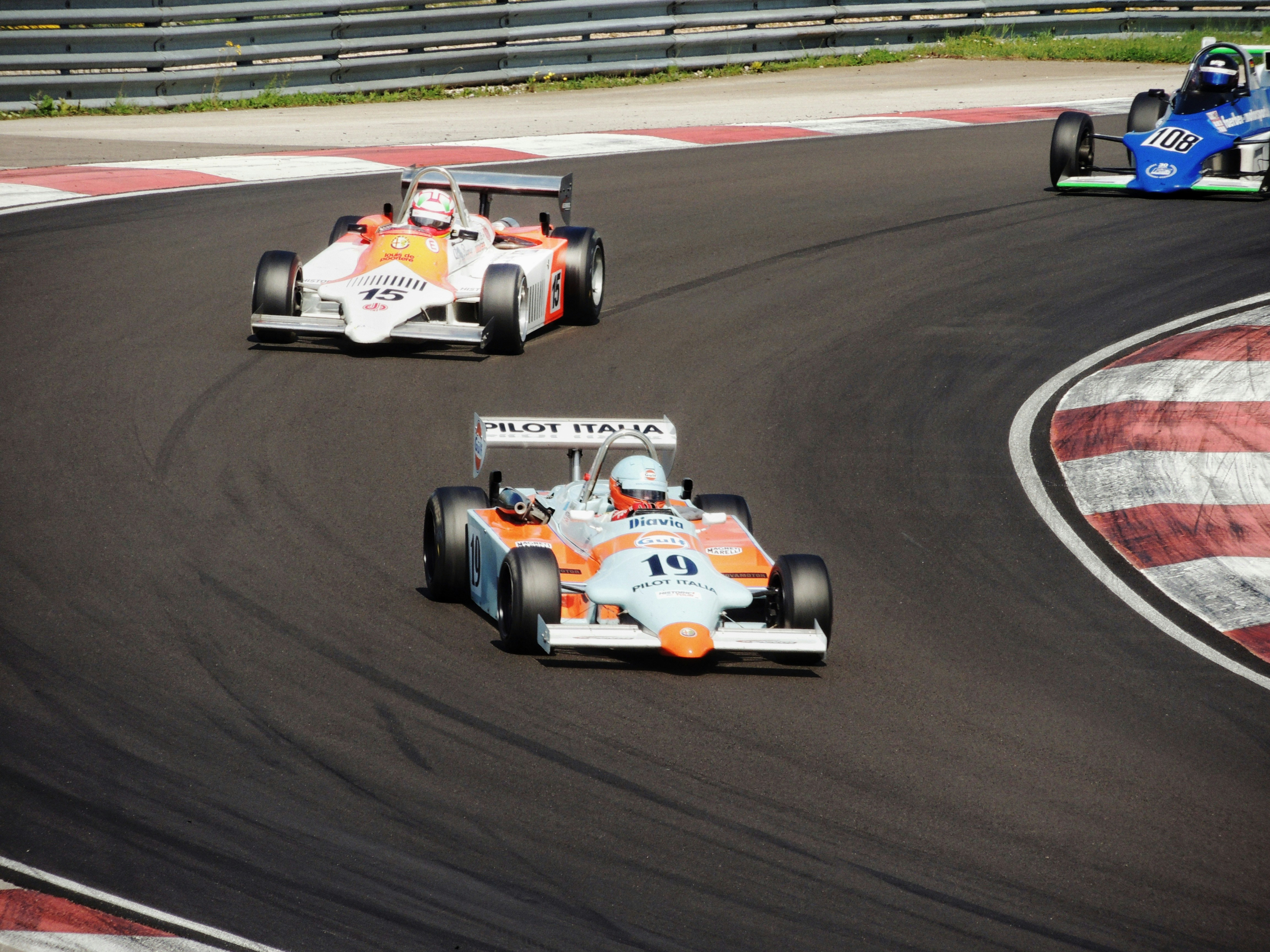 F1 qualifying session on track